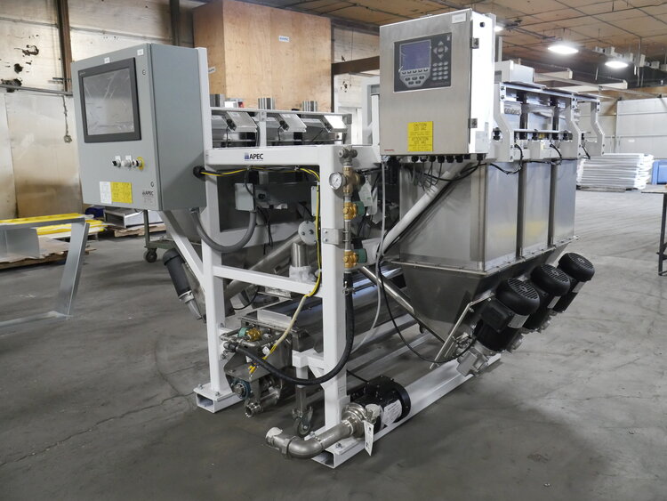 Automatic micro-ingredient system for cattle feed